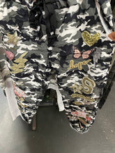 Load image into Gallery viewer, Camouflage Butterfly Jeans
